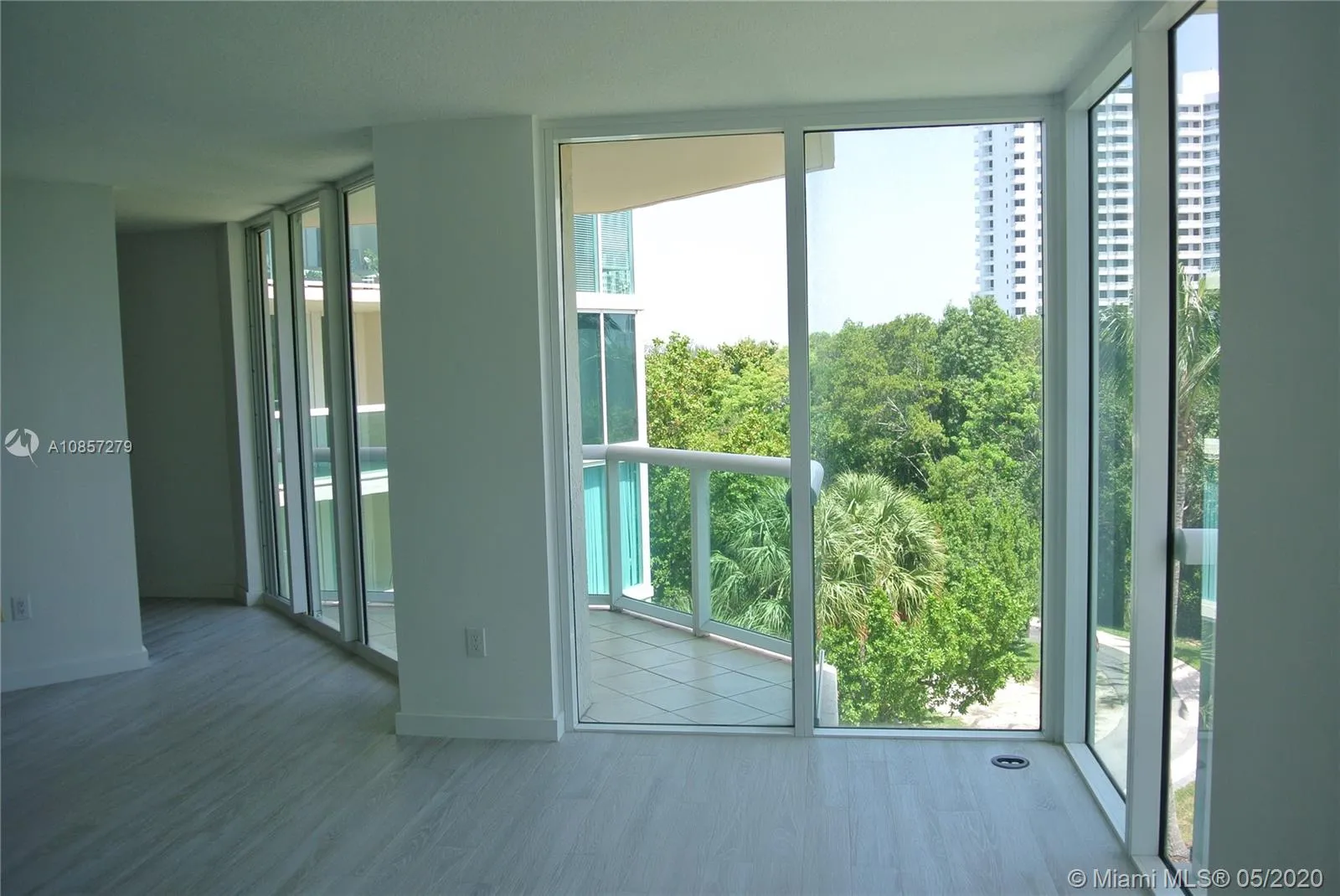 3370 Hidden Bay Dr # 402, Aventura FL 33180