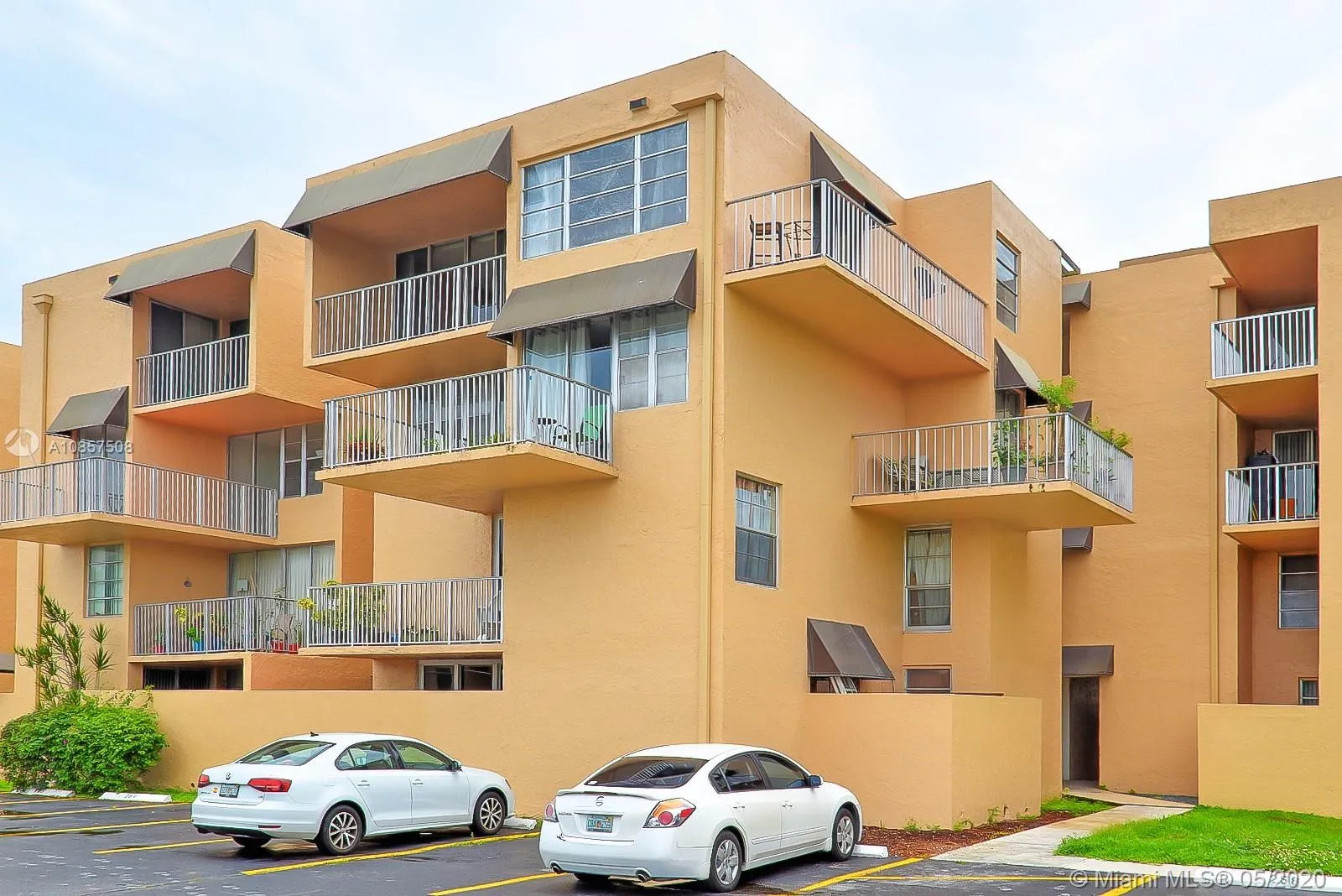 3 bedroom 2 bath for sale at 10700 SW 108th Ave # C416, Miami FL 33176