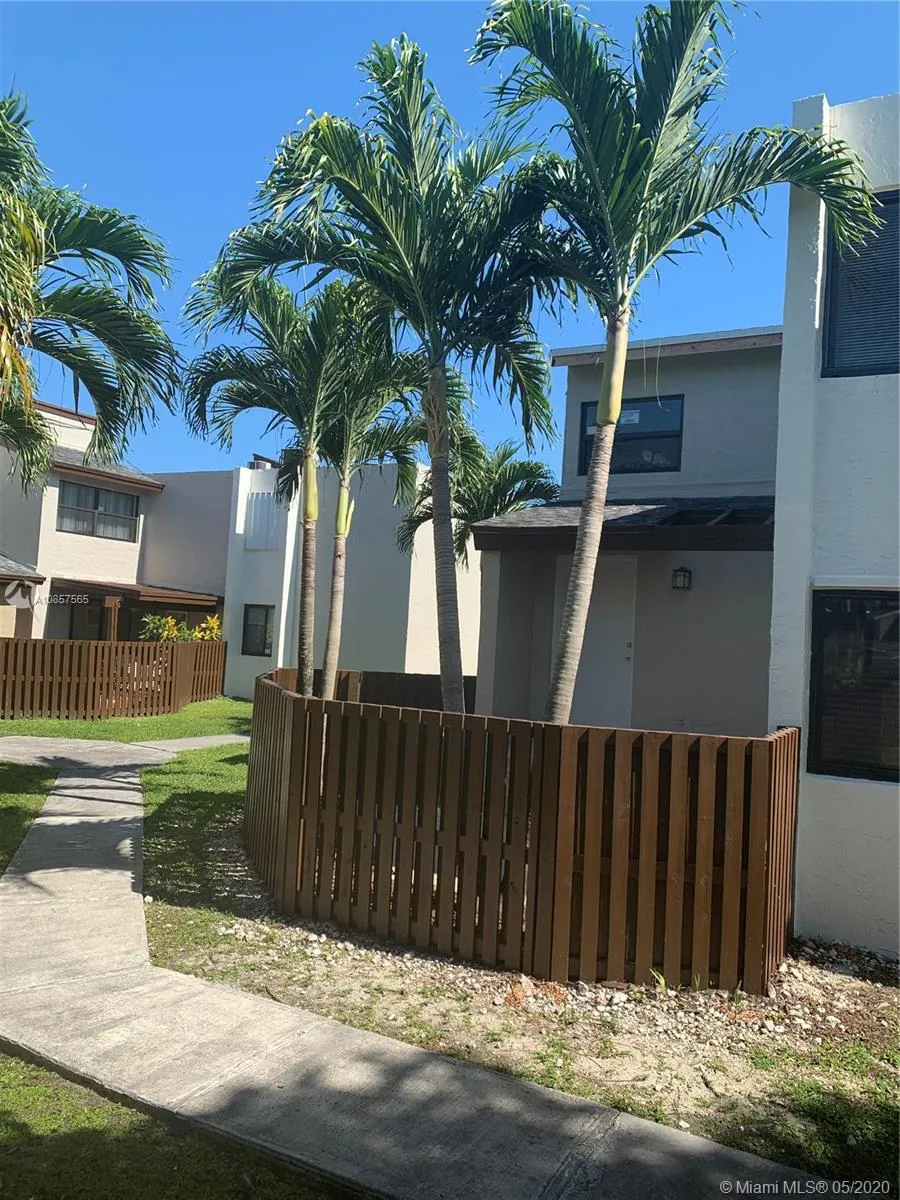 3 bedroom 2 bath for sale at 10300 NW 9th St Cir # 201, Miami FL 33172