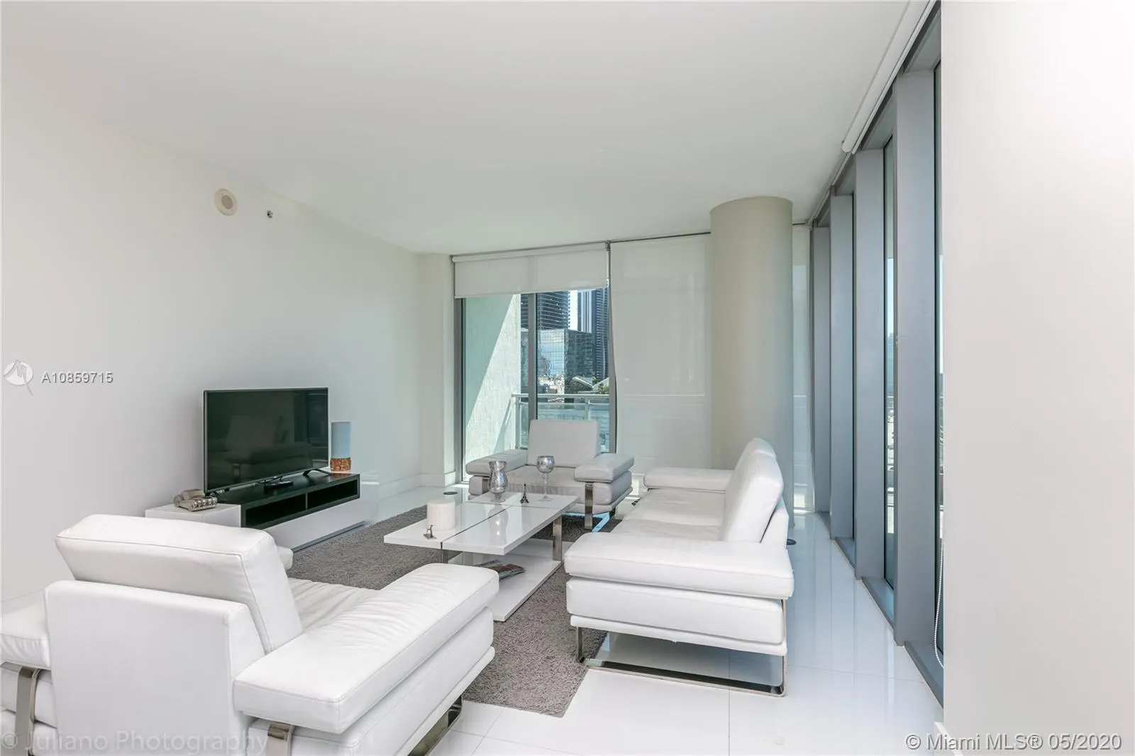 92 SW 3rd St # 1505, Miami FL 33130