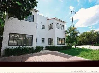 2 bedroom 1 bath for rent at 1901 S Le Jeune Rd # 1, Coral Gables FL 33134