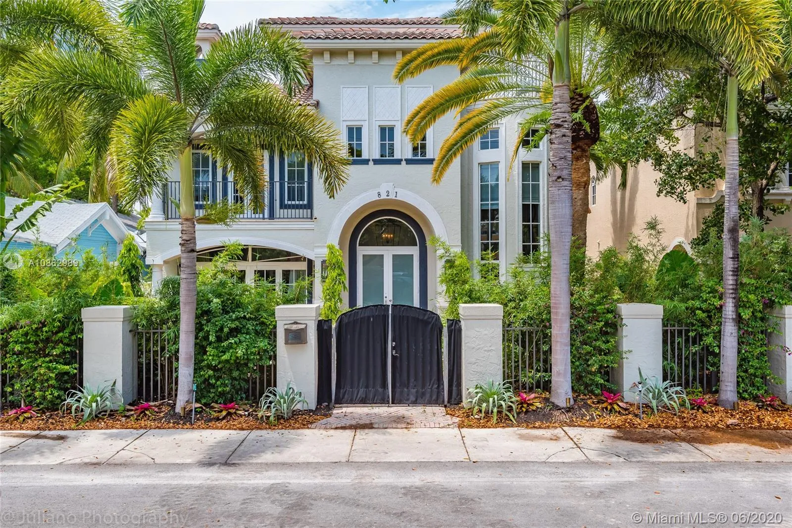 4 bedroom 5 bath for sale at 821 SE 2nd Ct, Fort Lauderdale FL 33301