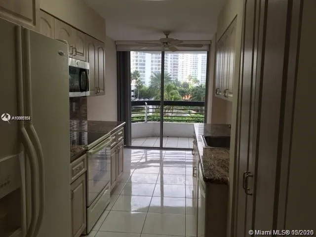 2 bedroom 2 bath for sale at 19195 NE 36th Ct # 402, Aventura FL 33180