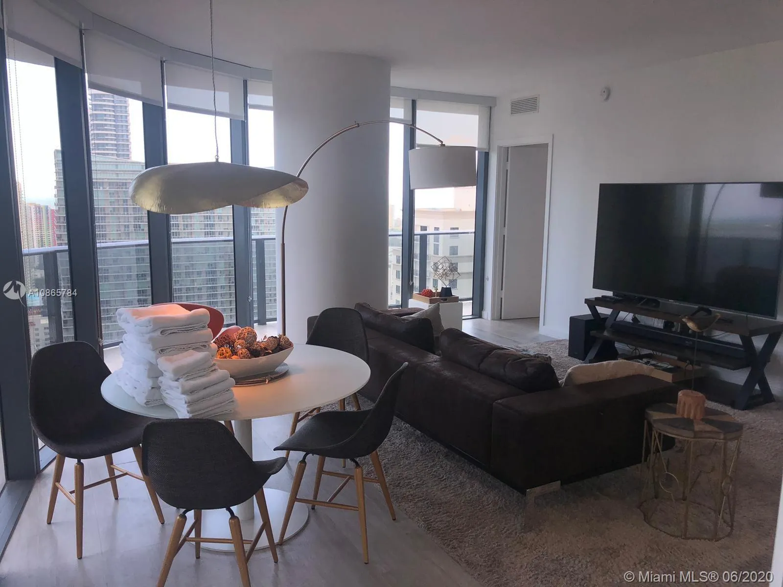 55 SW 9th St # 3503, Miami FL 33130