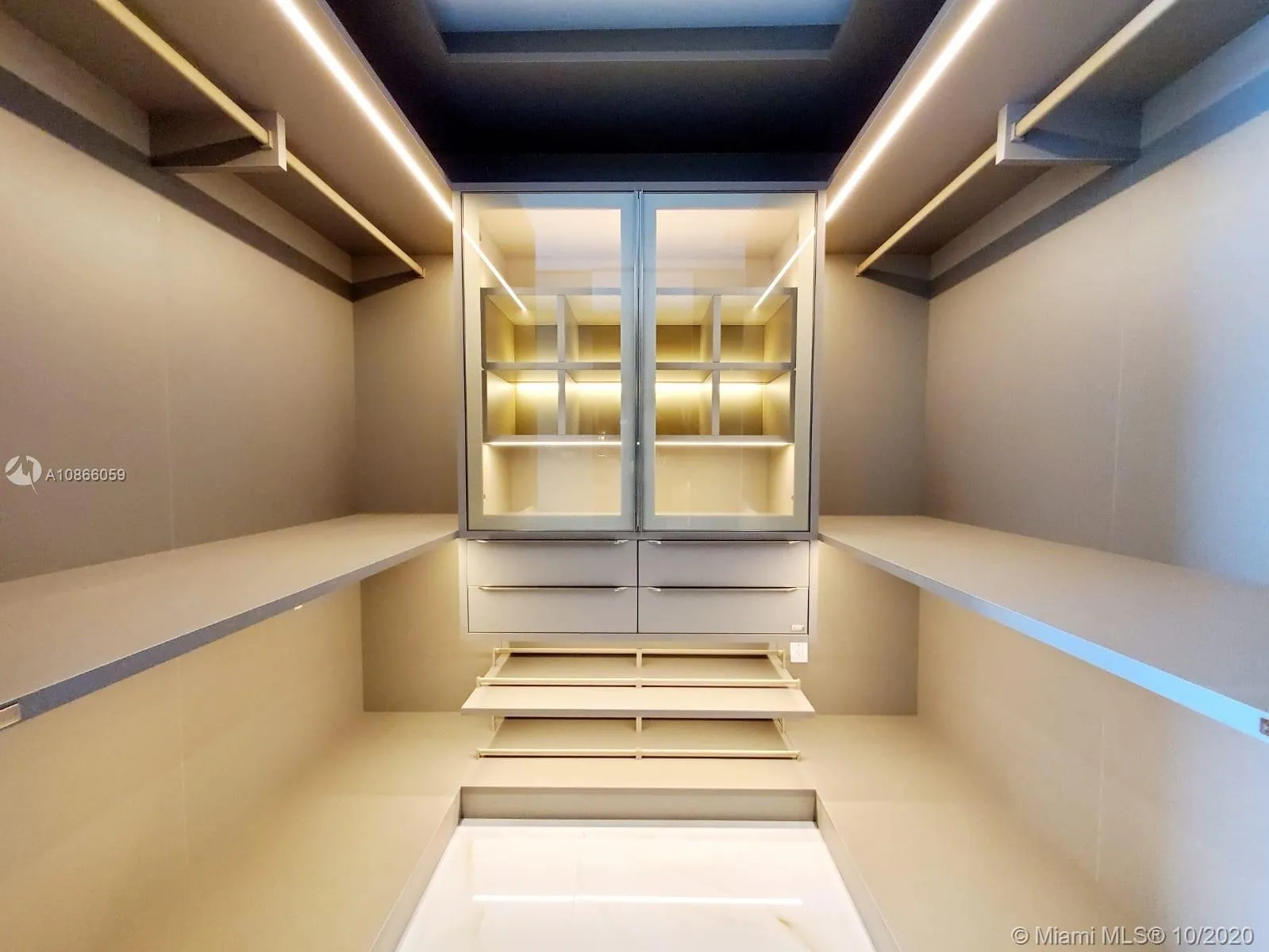 18975 Collins Ave # 3202, Sunny Isles Beach FL 33160