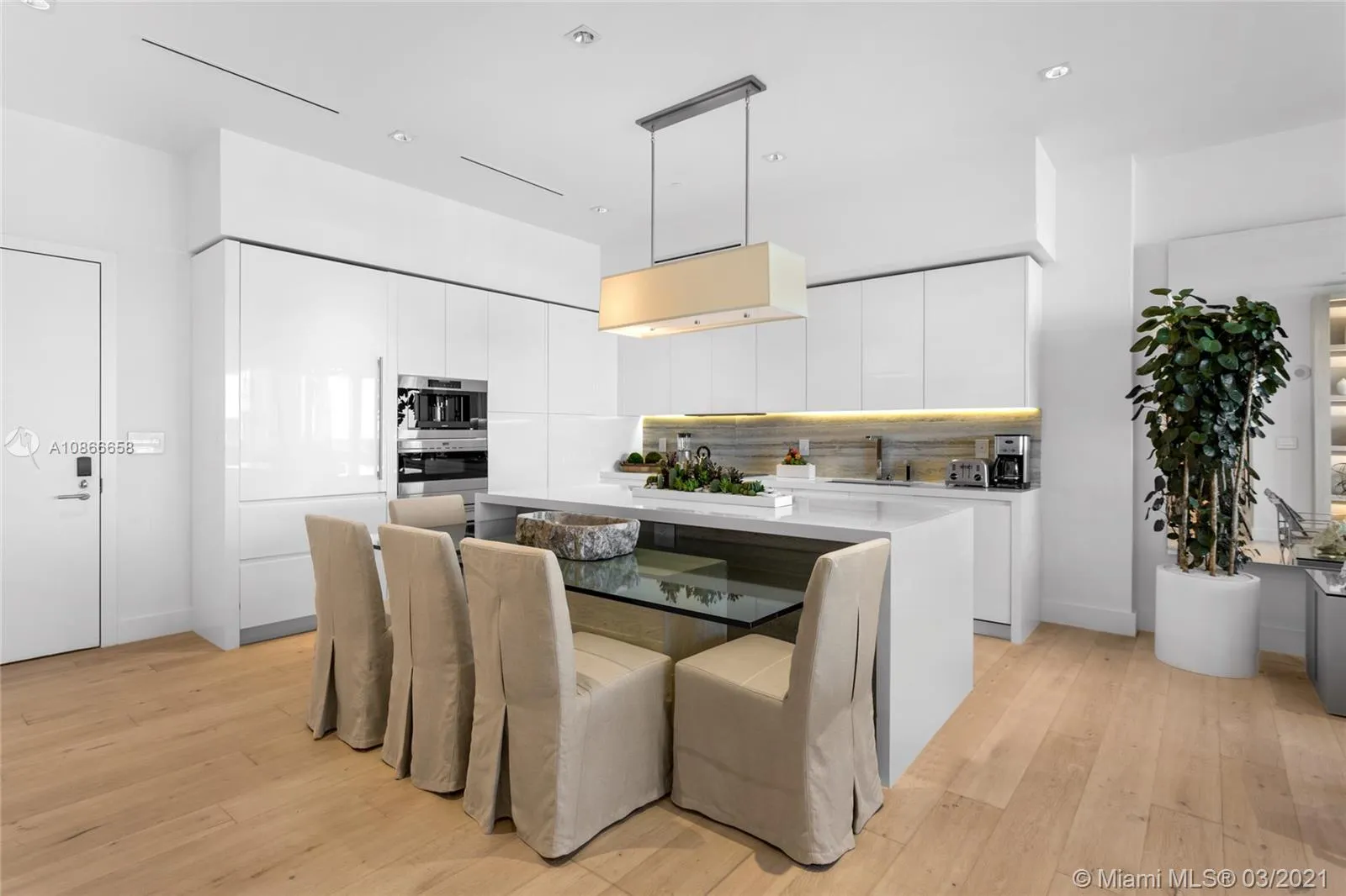 102 24th St # 1607, Miami Beach FL 33139