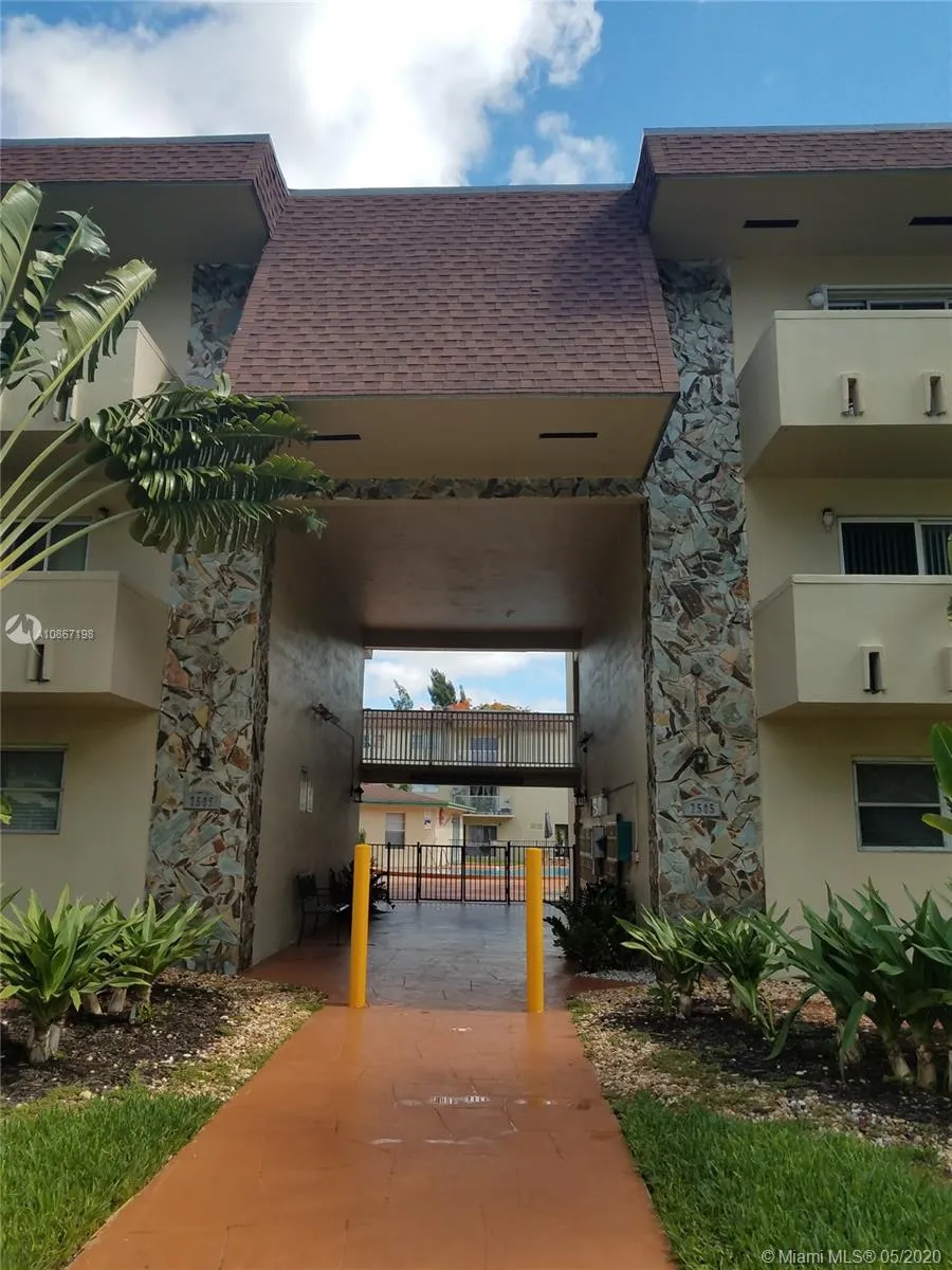 1 bedroom 1 bath for rent at 7505 SW 82nd St # 106, Miami FL 33143