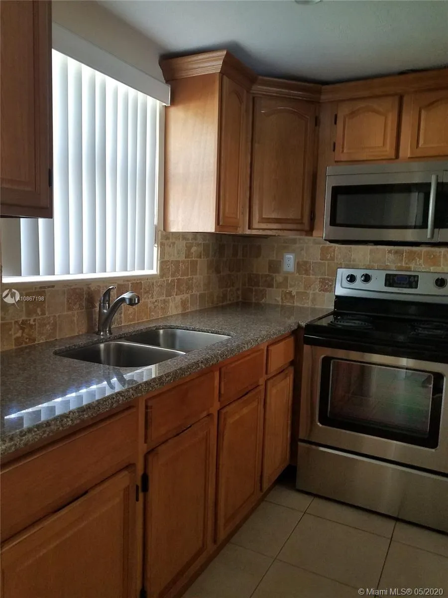 7505 SW 82nd St # 106, Miami FL 33143