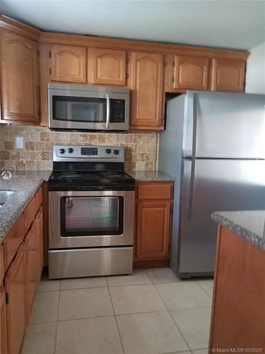 7505 SW 82nd St # 106, Miami FL 33143