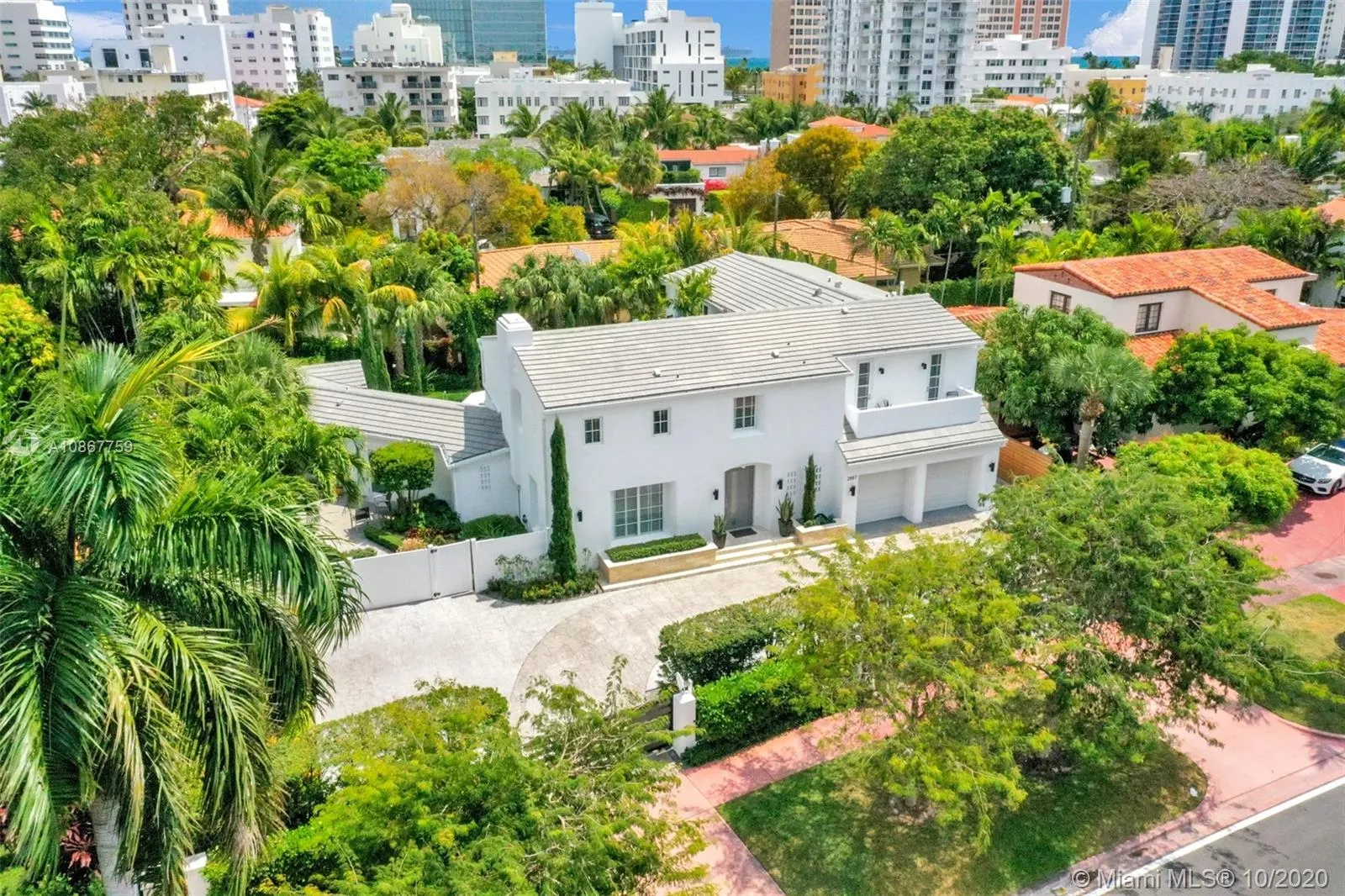 6 bedroom 6 bath for sale at 2887 Pine Tree Dr, Miami Beach FL 33140