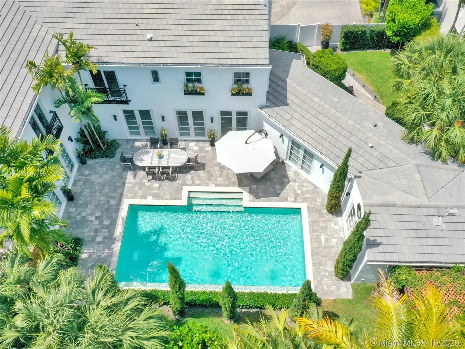 2887 Pine Tree Dr, Miami Beach FL 33140