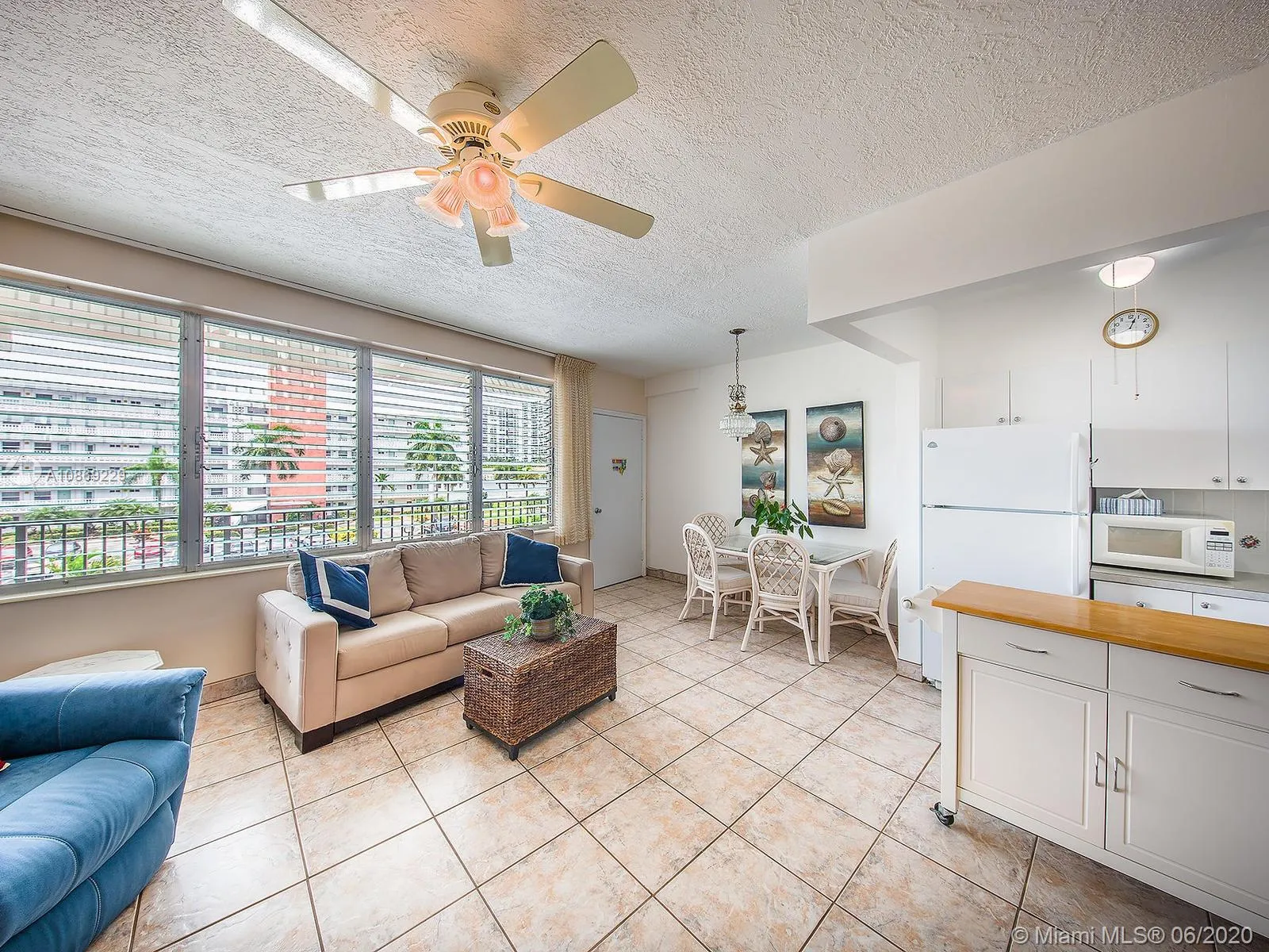 1 bedroom 1 bath for sale at 3177 S Ocean Dr # 321, Hallandale Beach FL 33009