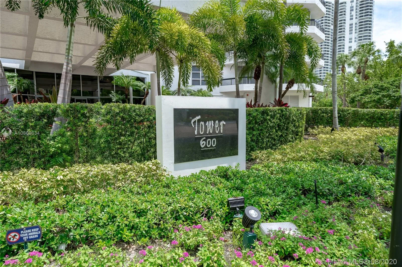 2 bedroom 2 bath for sale at 3400 NE 192nd St # 1403, Aventura FL 33180