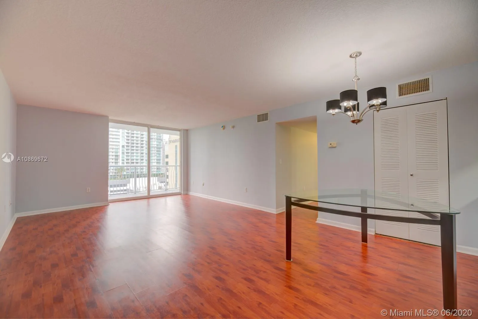 3 bedroom 2 bath for sale at 1200 Brickell Bay Dr # 2024, Miami FL 33131