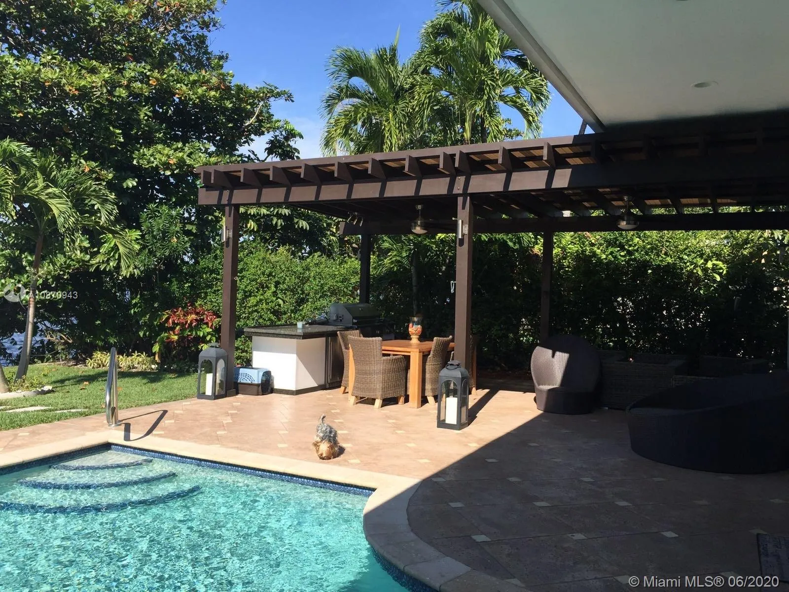 3 bedroom 3 bath for sale at 21100 NE 25th Ct, Miami FL 33180