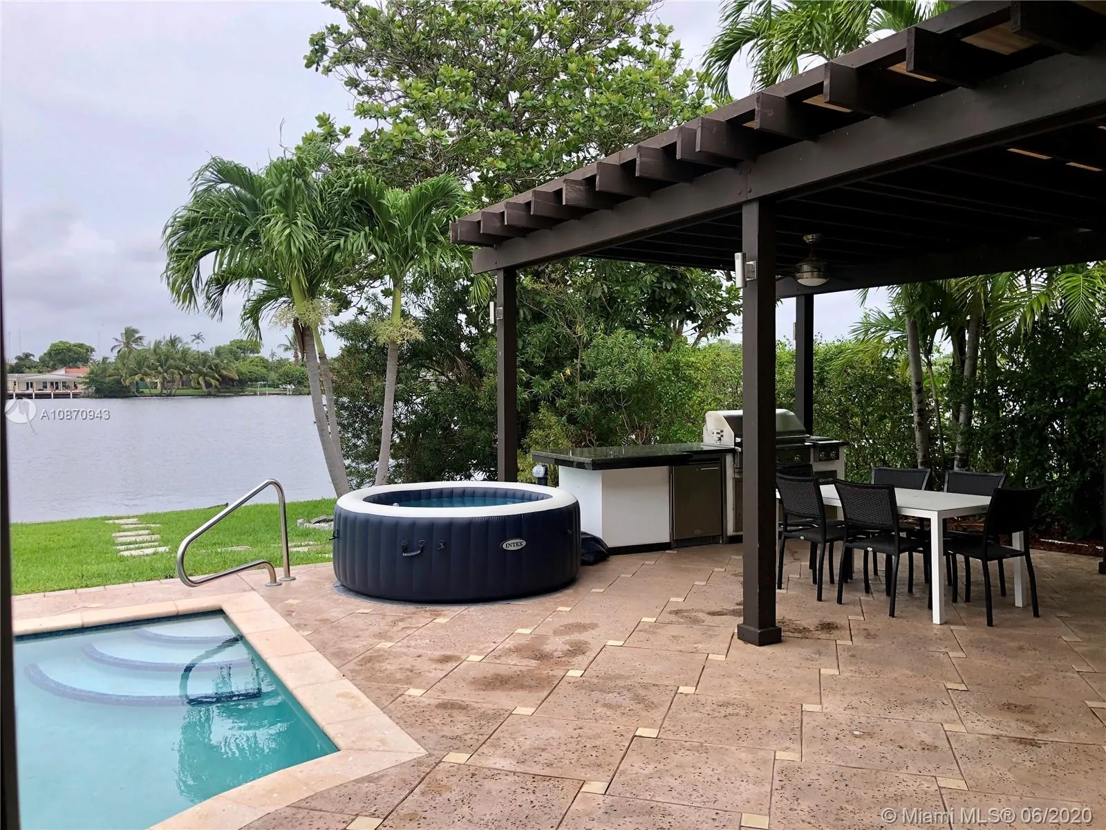 21100 NE 25th Ct, Miami FL 33180