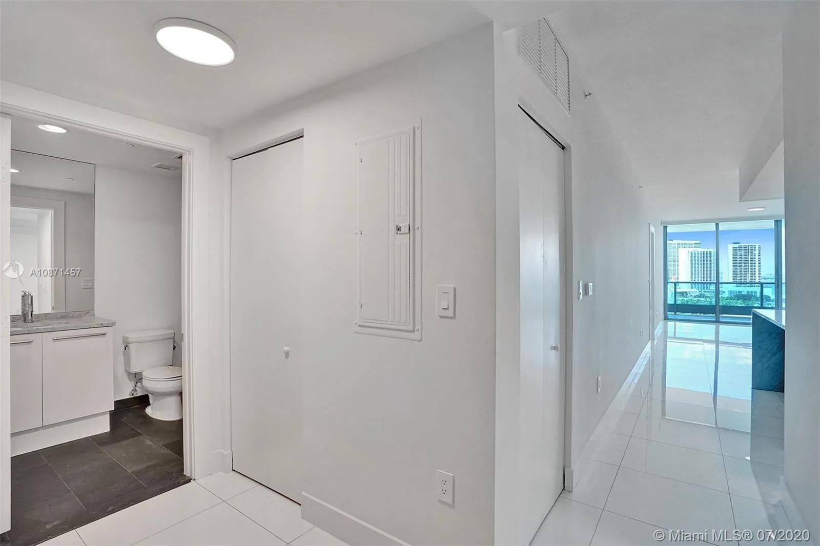 900 Biscayne Blvd # 1808, Miami FL 33132