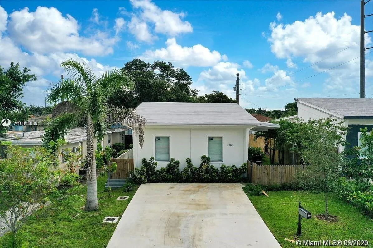 2207 Charleston St, Hollywood FL 33020