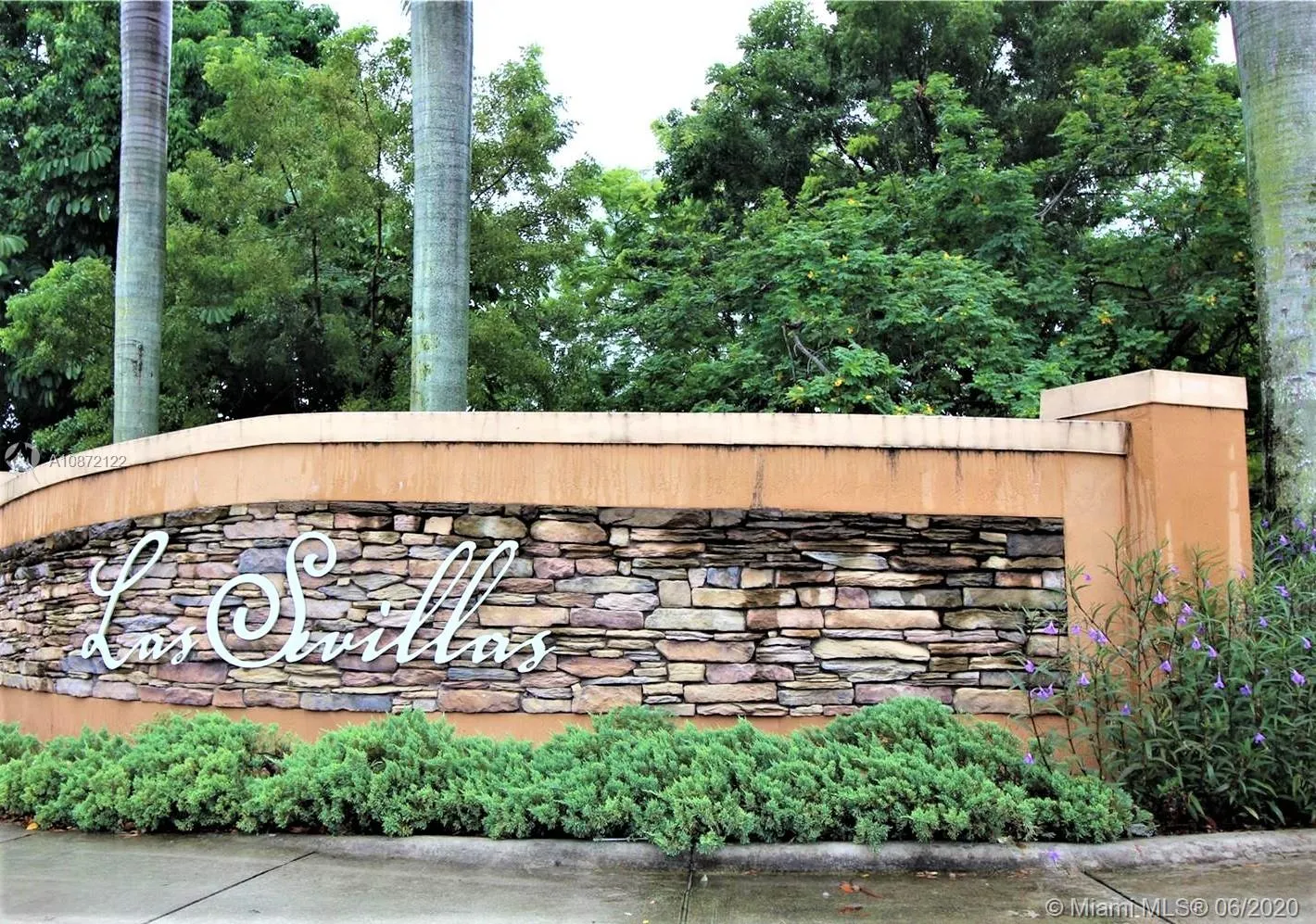 3 bedroom 2 bath for sale at 10132 NW 7th St # 208, Miami FL 33172