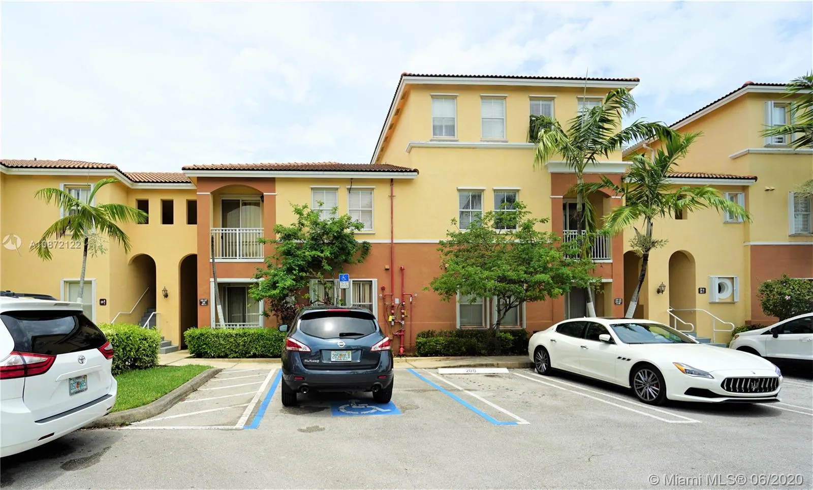 10132 NW 7th St # 208, Miami FL 33172