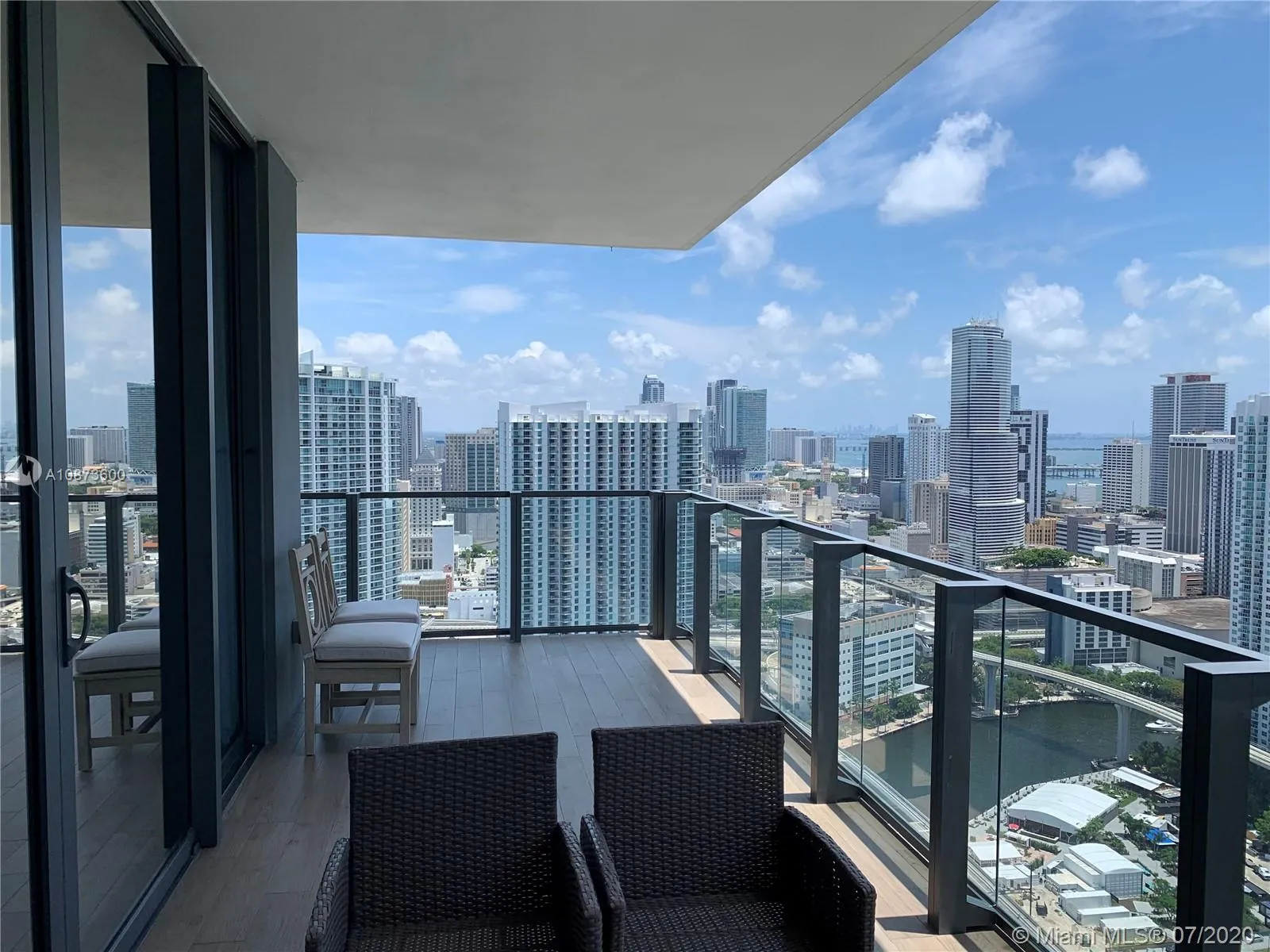 2 bedroom 2 bath for sale at 88 SW 7th St # 3411, Miami FL 33130