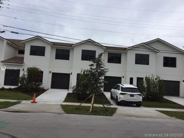 3 bedroom 2 bath for sale at 806 SW 29th St # 806, Fort Lauderdale FL 33315