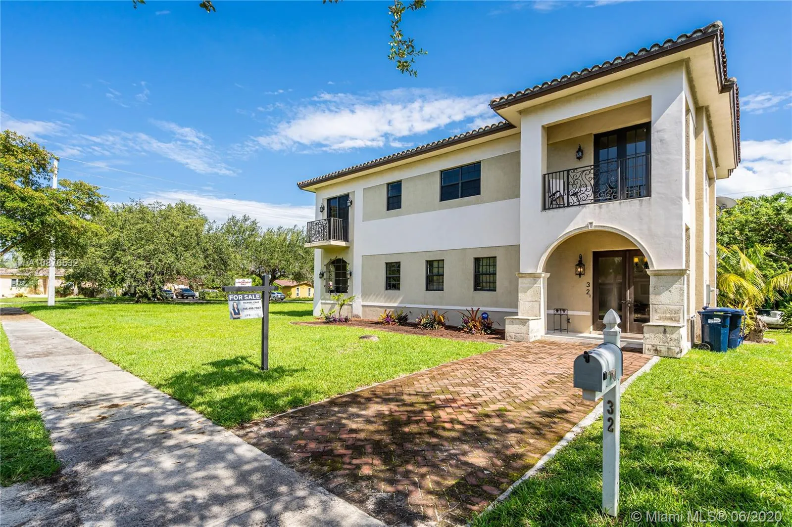 2 Hough Dr, Miami Springs FL 33166