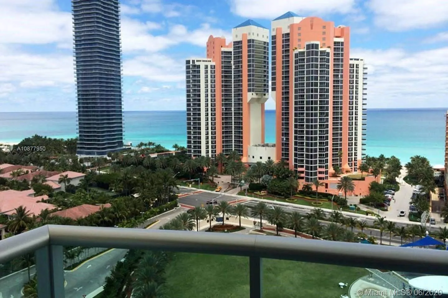 1 bedroom 1 bath for sale at 19370 Collins Ave # 1125, Sunny Isles Beach FL 33160