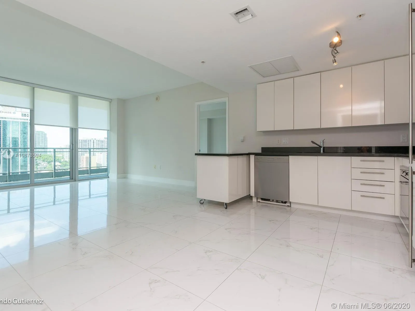 92 SW 3rd St # 1803, Miami FL 33130