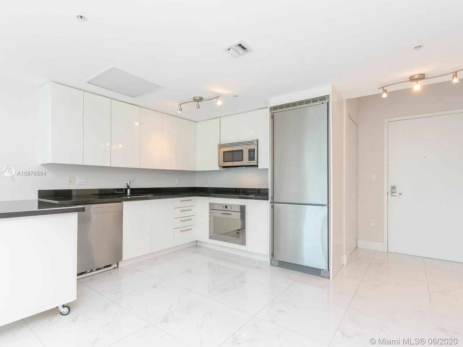 92 SW 3rd St # 1803, Miami FL 33130