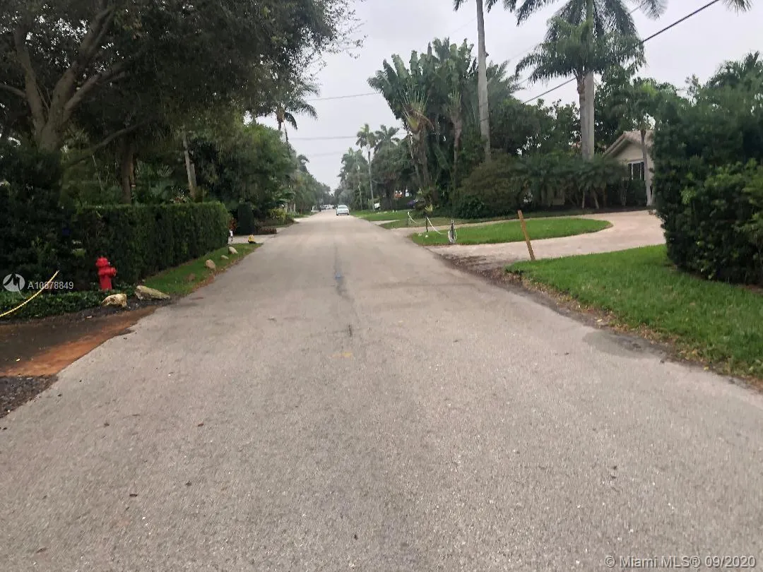 325 Isle Of Capri Dr, Fort Lauderdale FL 33301