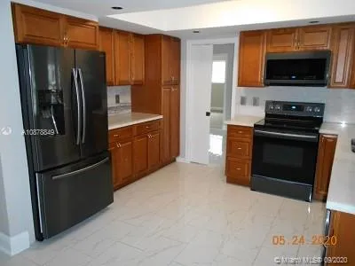 325 Isle Of Capri Dr, Fort Lauderdale FL 33301