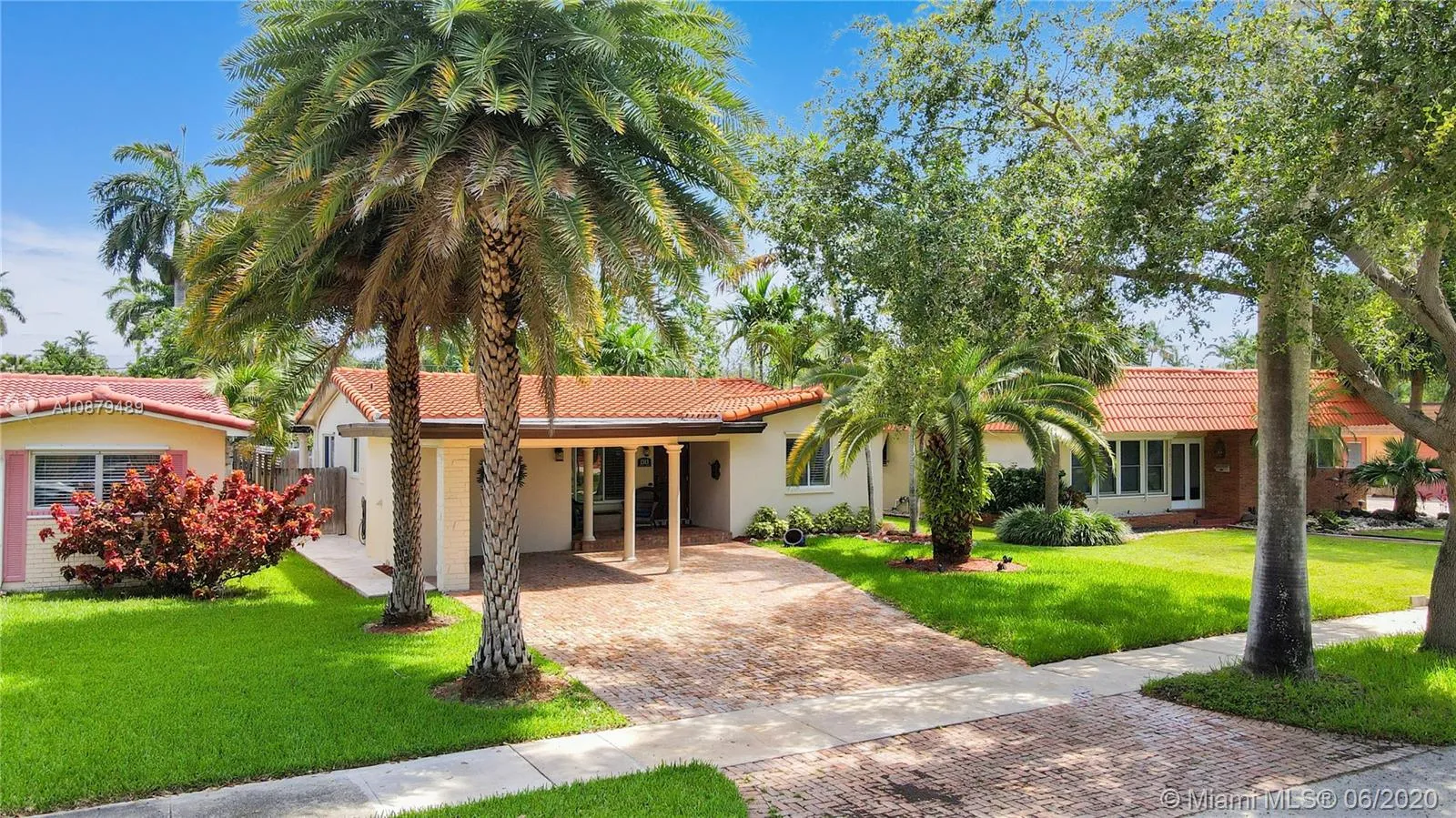 2 bedroom 2 bath for sale at 1313 Madison St, Hollywood FL 33019