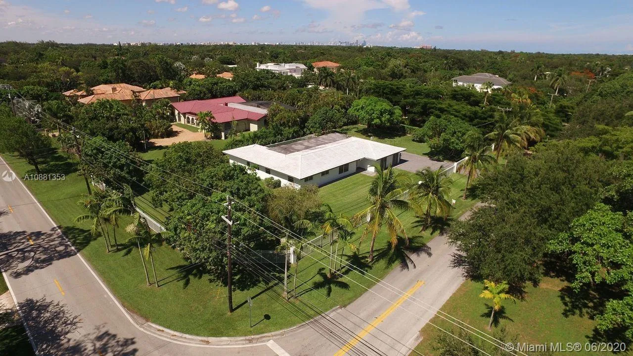 4 bedroom 3 bath for rent at 6695 SW 96th St, Pinecrest FL 33156