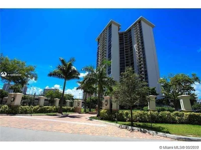 2 bedroom 2 bath for sale at 18181 NE 31st Ct # 1405, Aventura FL 33160