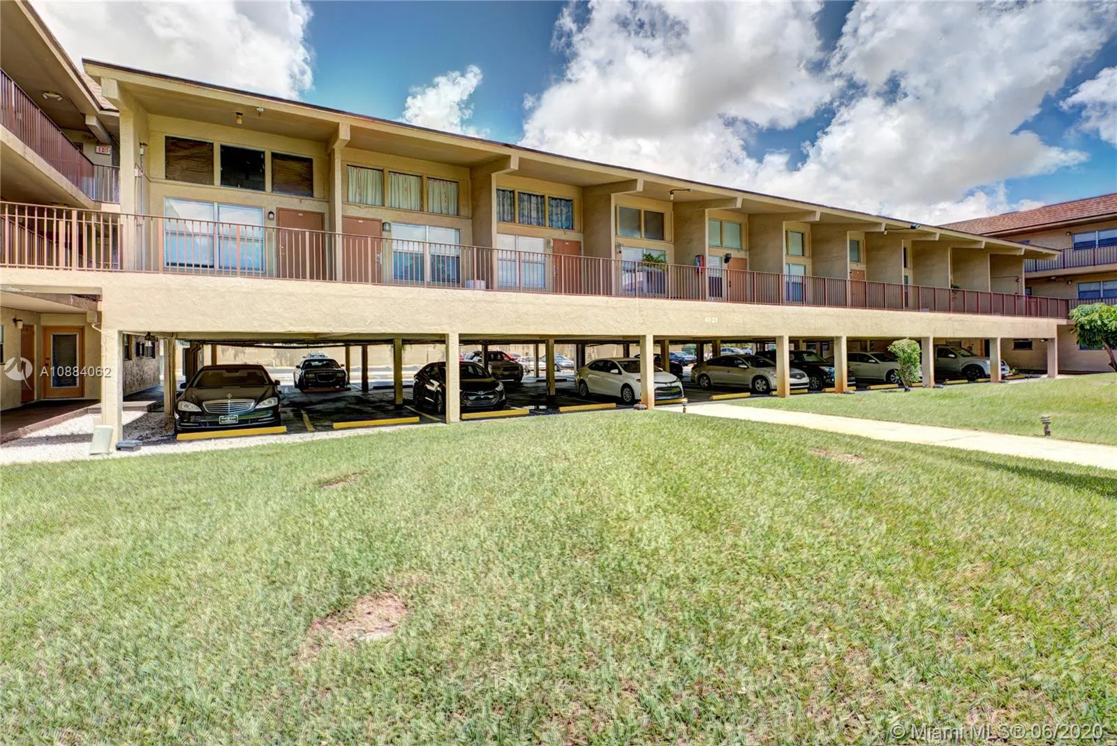 4121 NW 26th St # T14, Lauderhill FL 33313