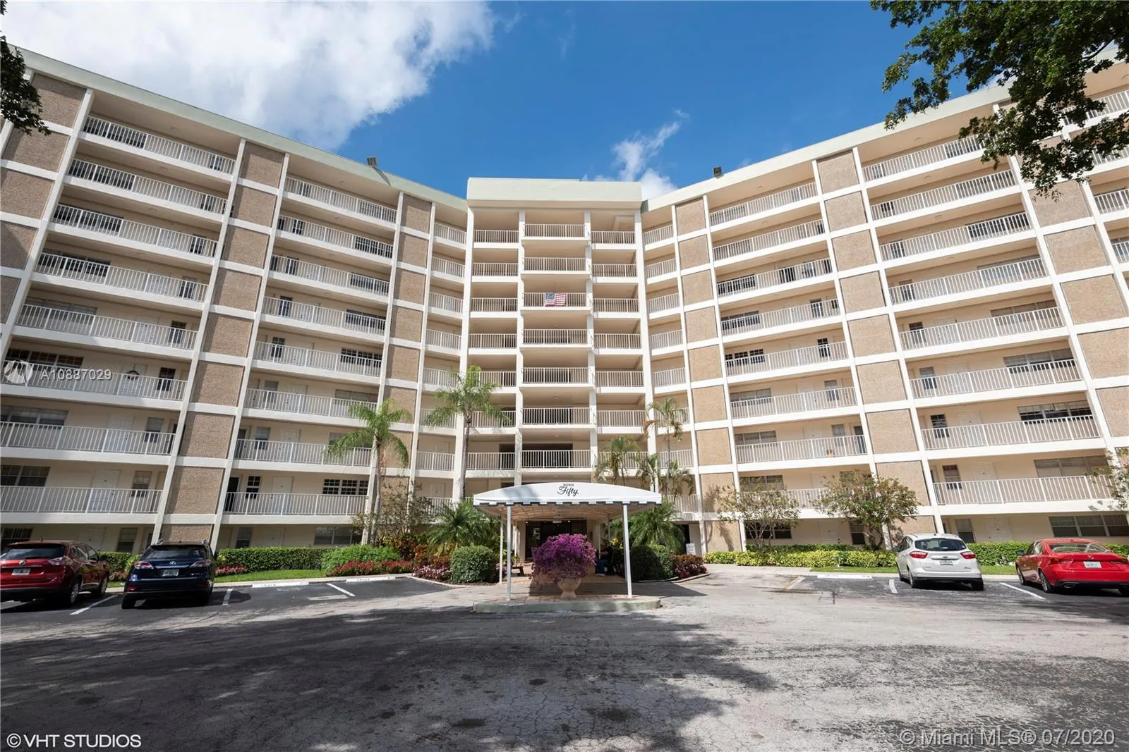 1 bedroom 1 bath for sale at 3090 N Course Dr # 708, Pompano Beach FL 33069