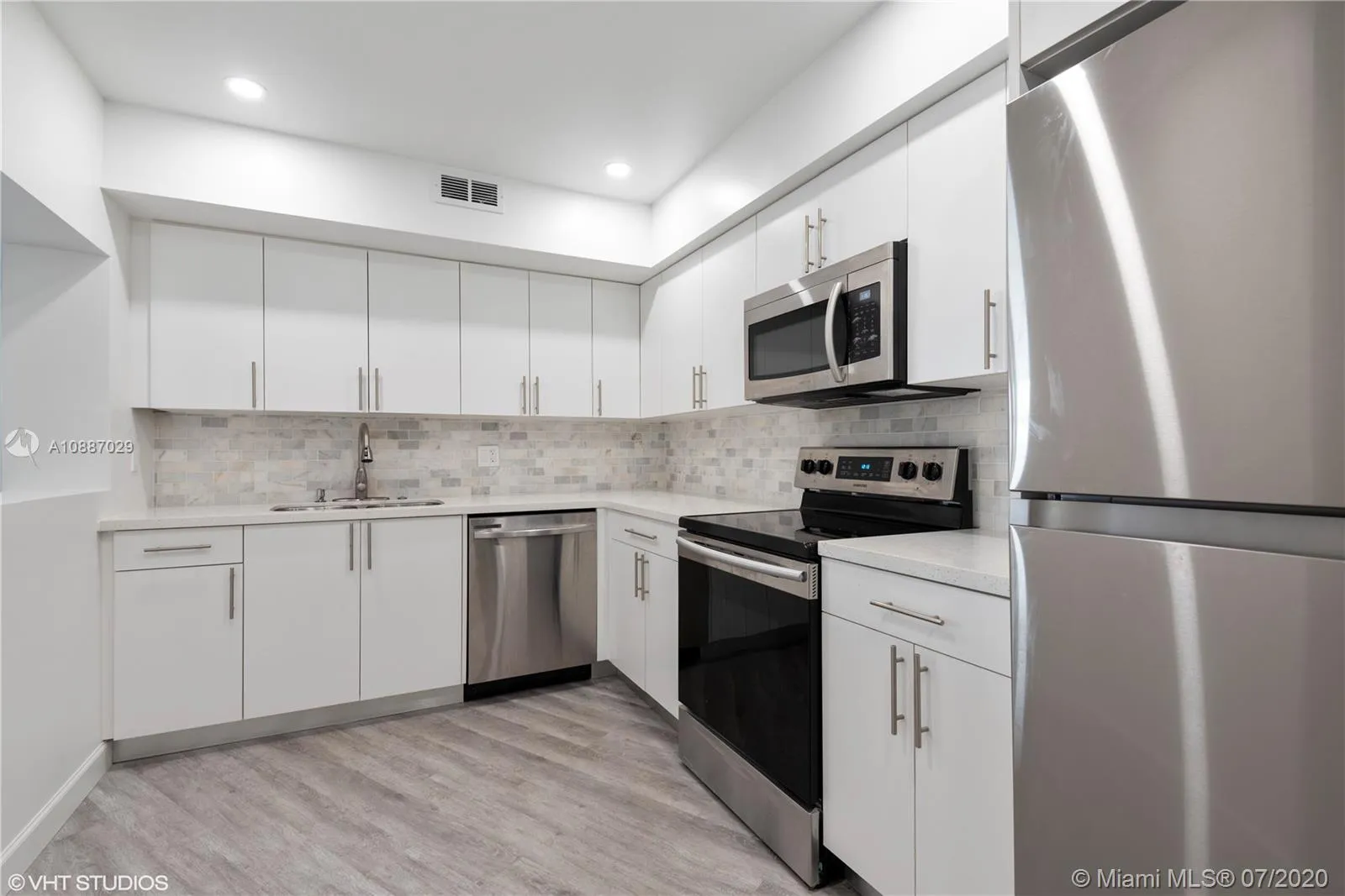 3090 N Course Dr # 708, Pompano Beach FL 33069