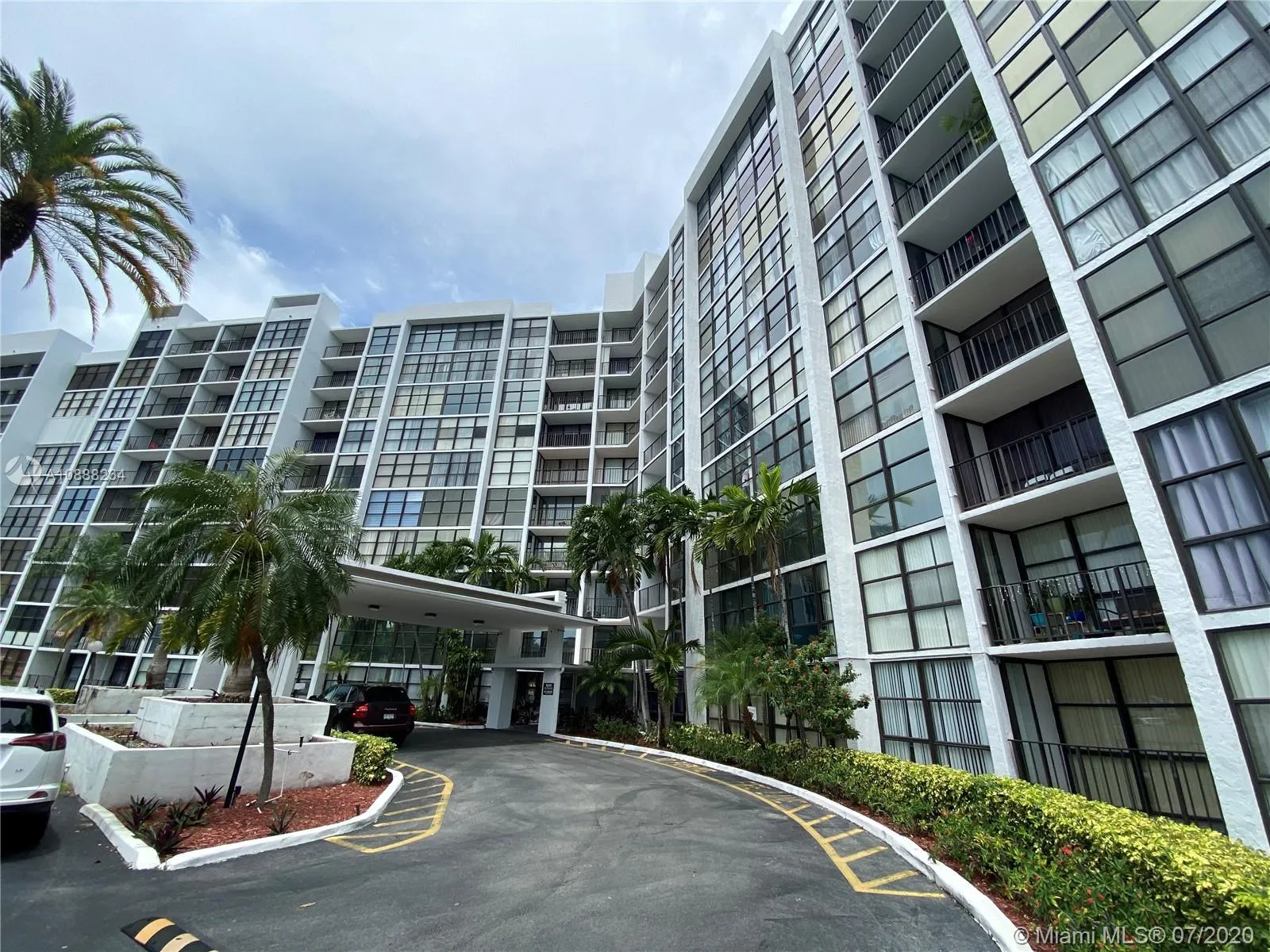 800 Parkview Dr # 901, Hallandale Beach FL 33009