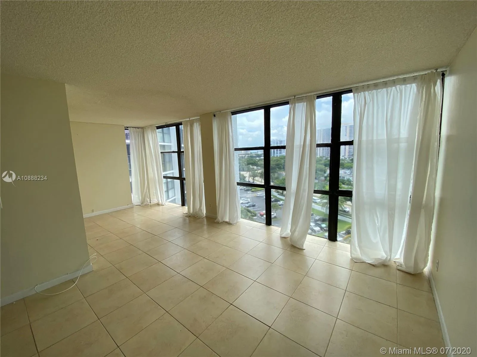 800 Parkview Dr # 901, Hallandale Beach FL 33009