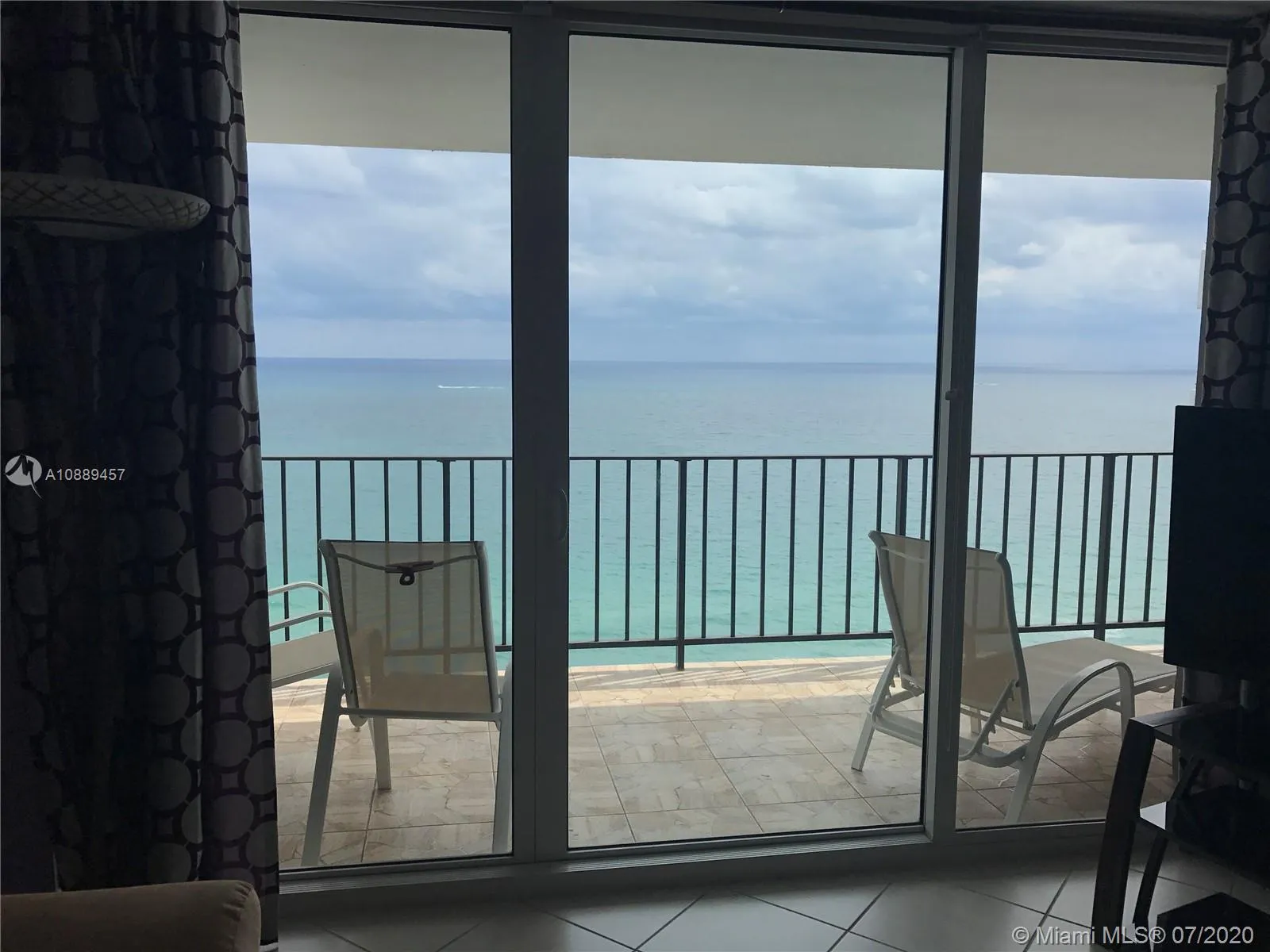 1 bedroom 1 bath for rent at 2030 S Ocean Dr # 2116, Hallandale Beach FL 33009