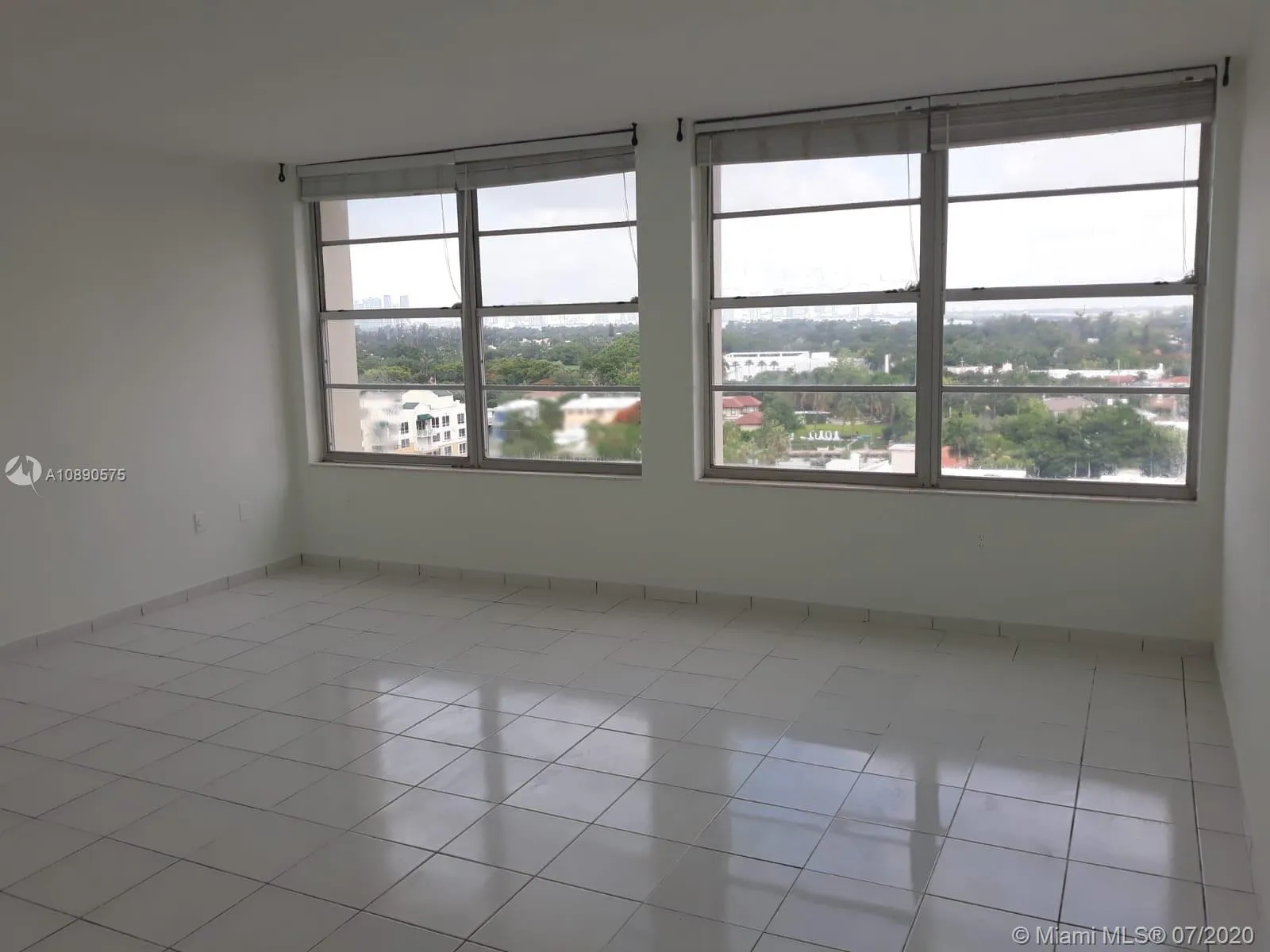 1 bath for sale at 2899 Collins Ave # 1240, Miami Beach FL 33140