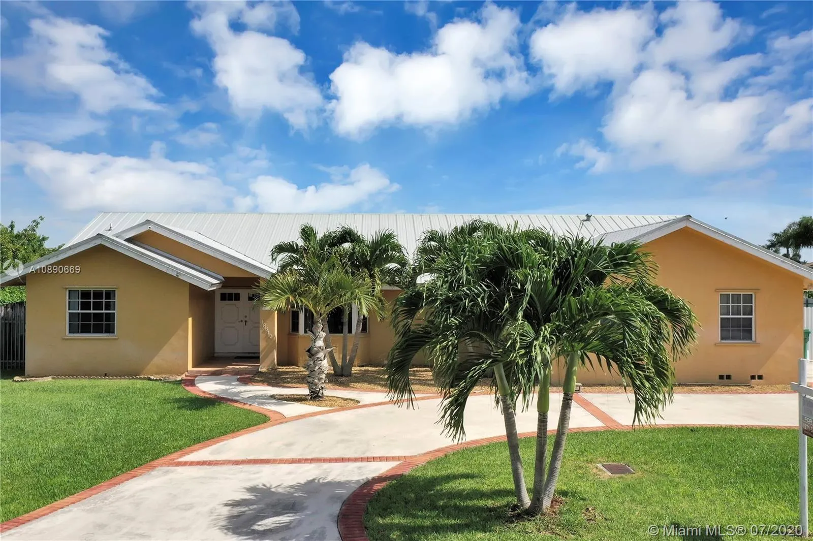 6 bedroom 4 bath for sale at 18810 SW 294th Ter, Homestead FL 33030