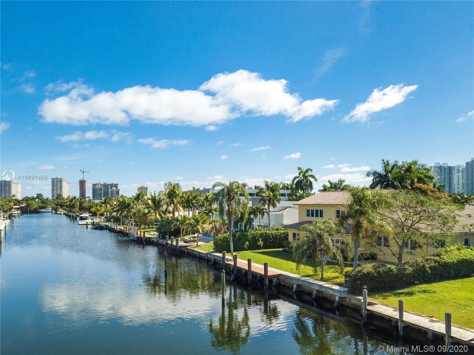 472 Sunset Dr, Hallandale Beach FL 33009