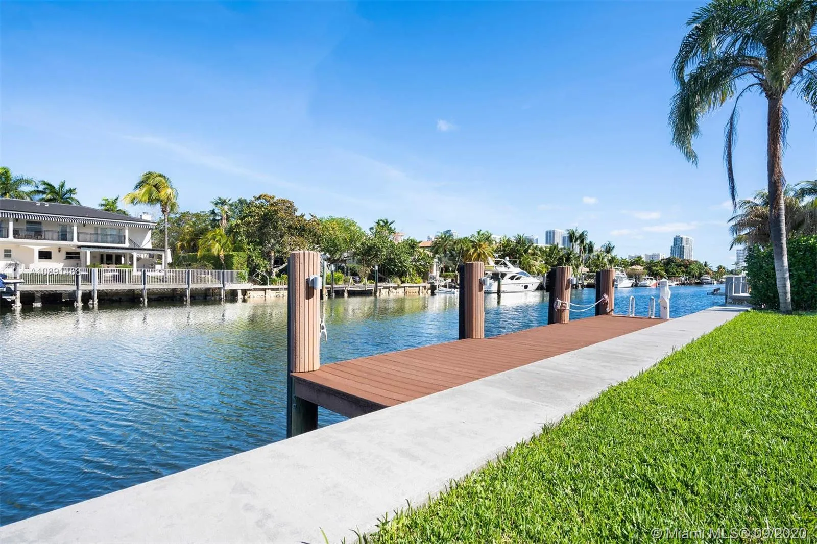 472 Sunset Dr, Hallandale Beach FL 33009