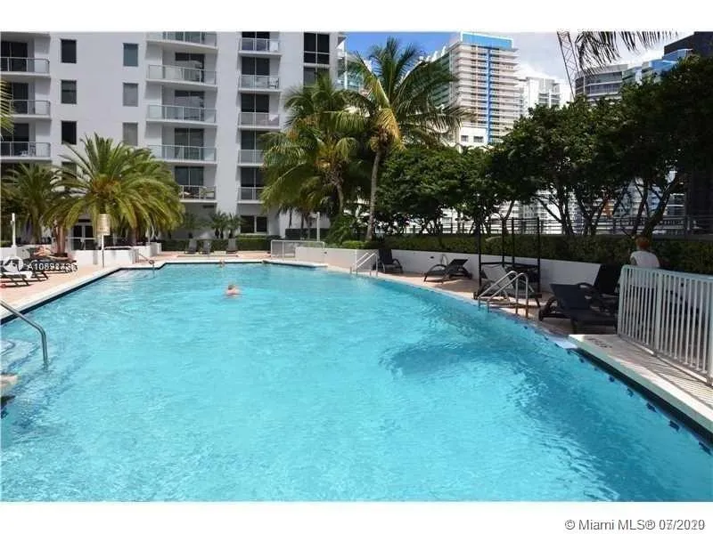 1 bedroom 1 bath for sale at 1050 Brickell Ave # 2508, Miami FL 33131