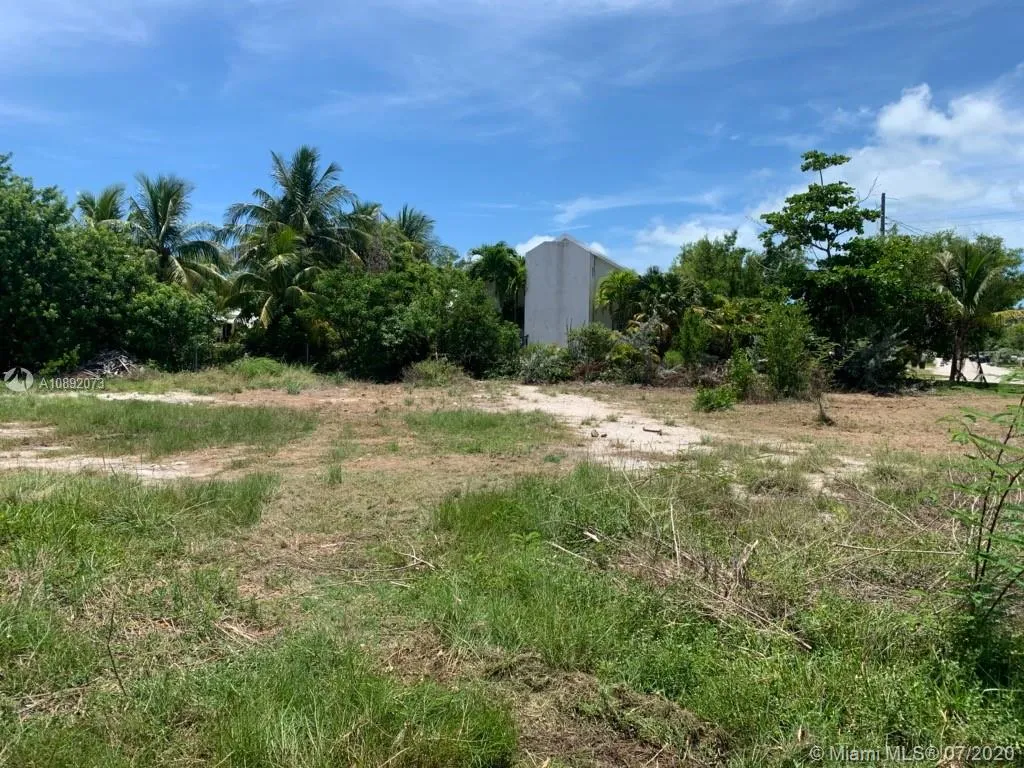 3 bedroom 4 bath for sale at 129 N Indies Dr, Duck FL 33050