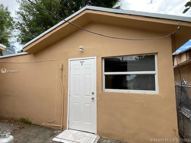 1872 NW 1st St, Miami FL 33125