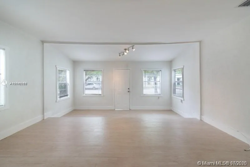 50 NW 41st St, Miami FL 33127