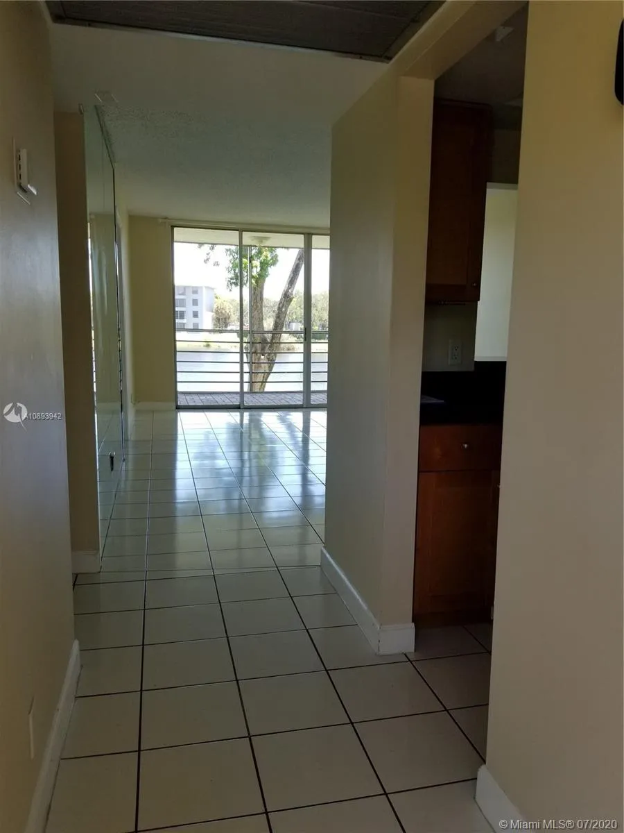 9430 Poinciana Pl # 212, Davie FL 33324